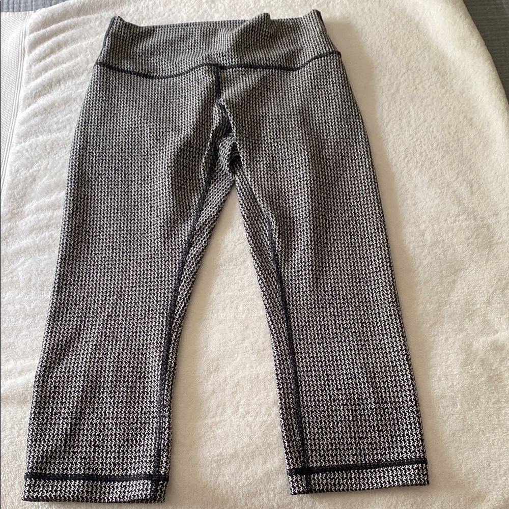 Lululemon Wunder Under Crop Leggings size 8